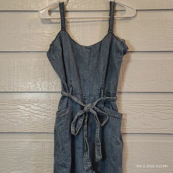 Light Denim Chambray Jumpsuit Knotted Strap Belt Women Medium 100% Cotton - Picture 1 of 12